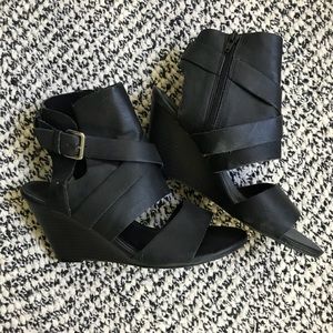 Wedge Sandals with Buckle Detail sz 7..5